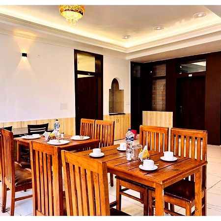Hotel Premium Travellers # Inn Near Temple - Fully Air Conditioning Hotel - Hygiene And Spacious Room - A Top Rated Luxuary Hotel Merces Zewnętrze zdjęcie